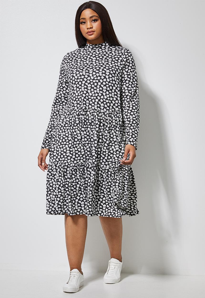 Superbalist - Tiered knit funnel neck dress - black & white 