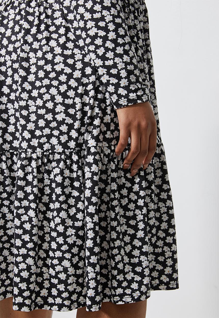 Superbalist - Tiered knit funnel neck dress - black & white 