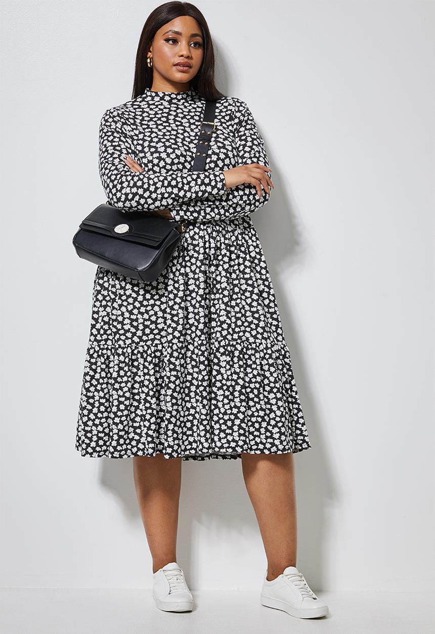 Superbalist - Tiered knit funnel neck dress - black & white 