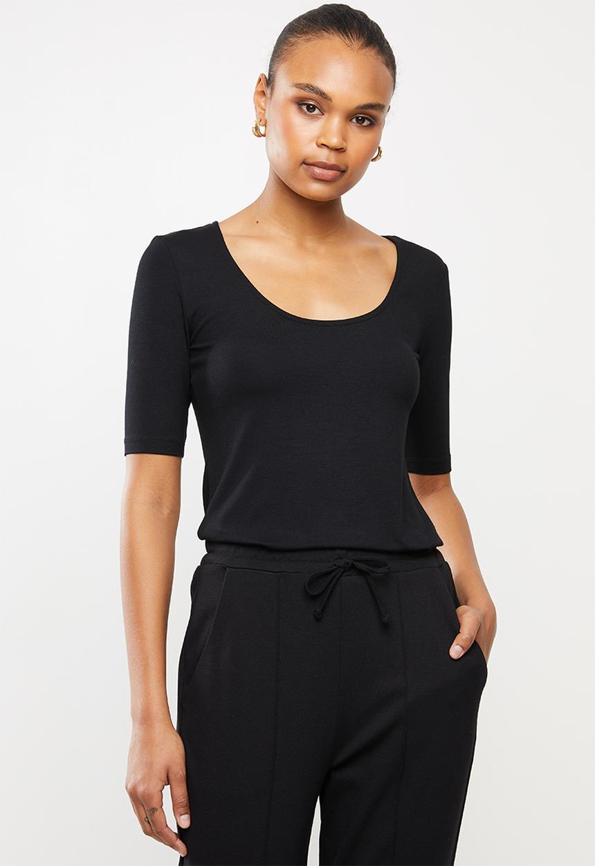 edit - Scoop neck tee - black