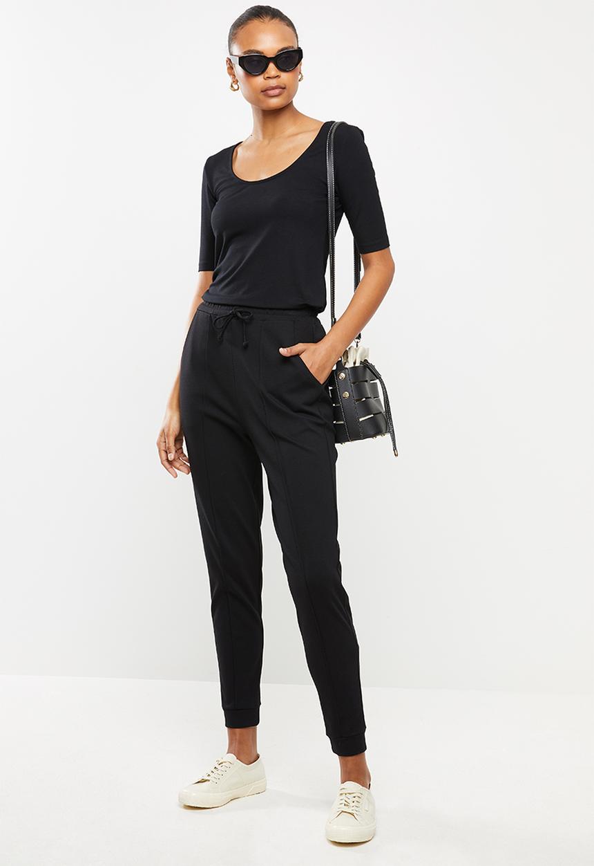 edit - Scoop neck tee - black