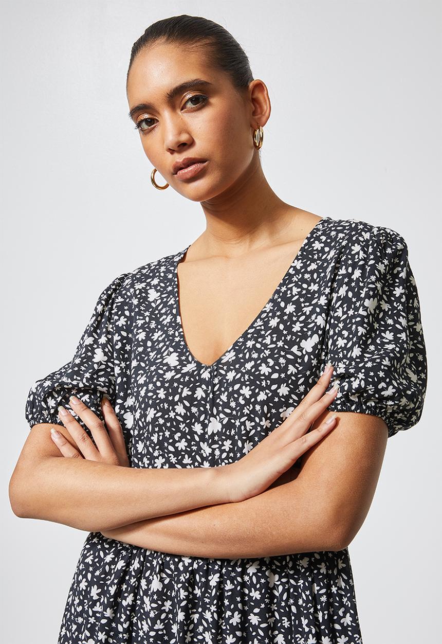 Superbalist - V-neck tiered dress - black 