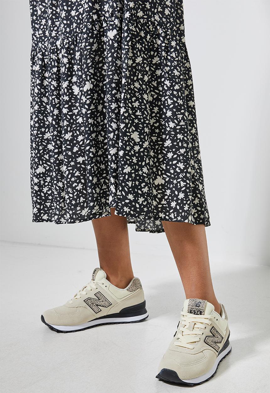 Superbalist - V-neck tiered dress - black 