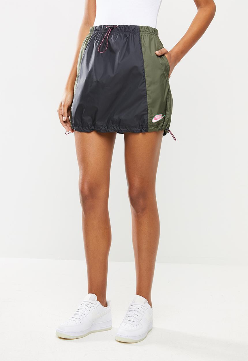 Nike - Nike sportswear icon clash skirt - black & twilight marsh