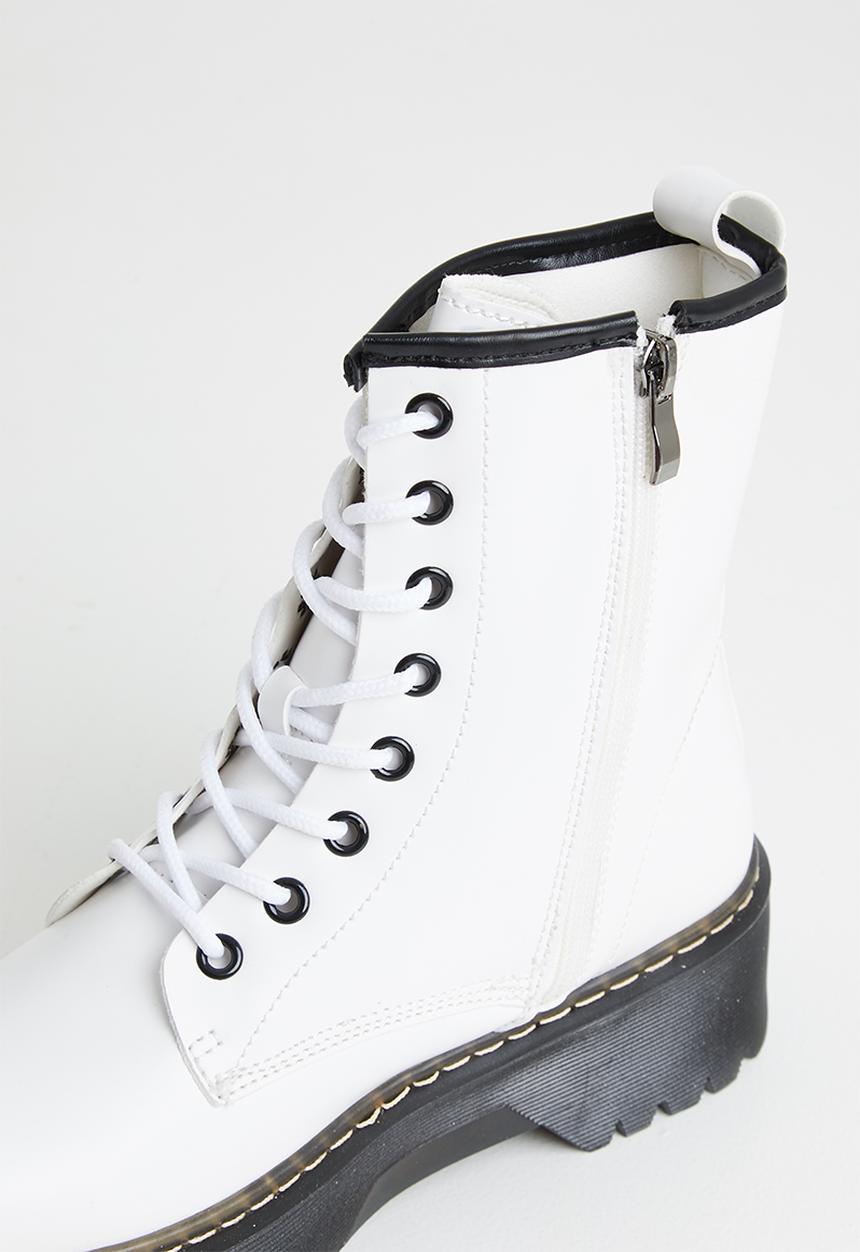 STYLE REPUBLIC - Joanna lace up boot - white