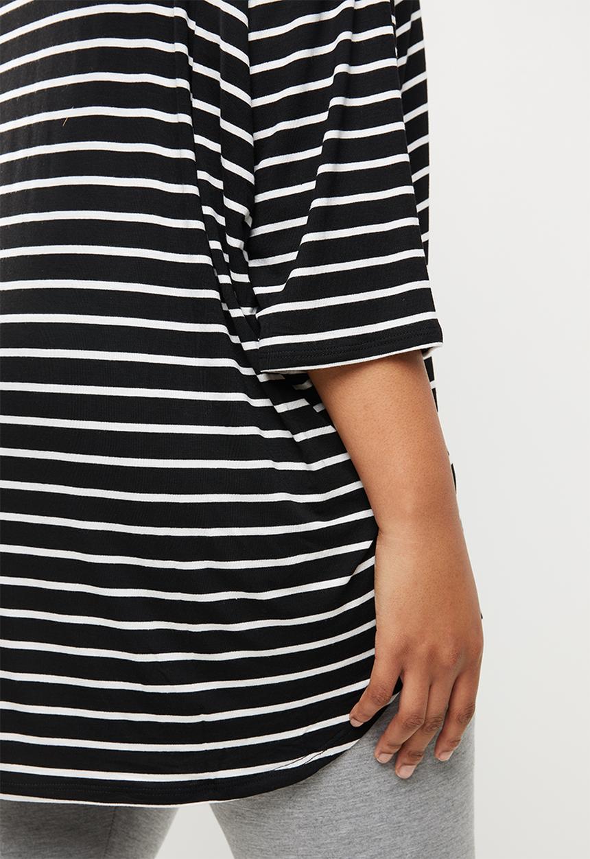 edit Plus - 3/4 Sleeve curved hem tee - black & white