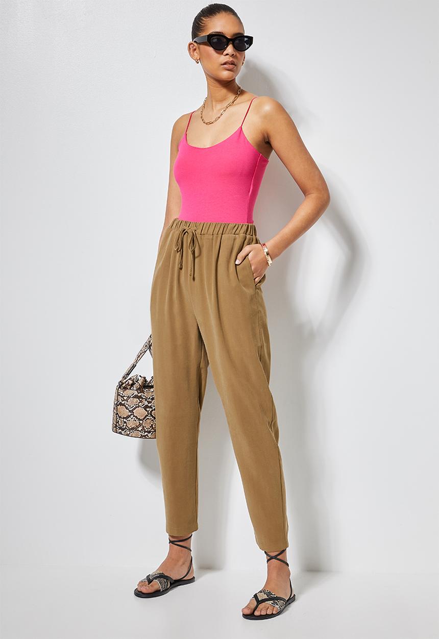Superbalist - Single elastic strap bodysuit with half shelf - cerise