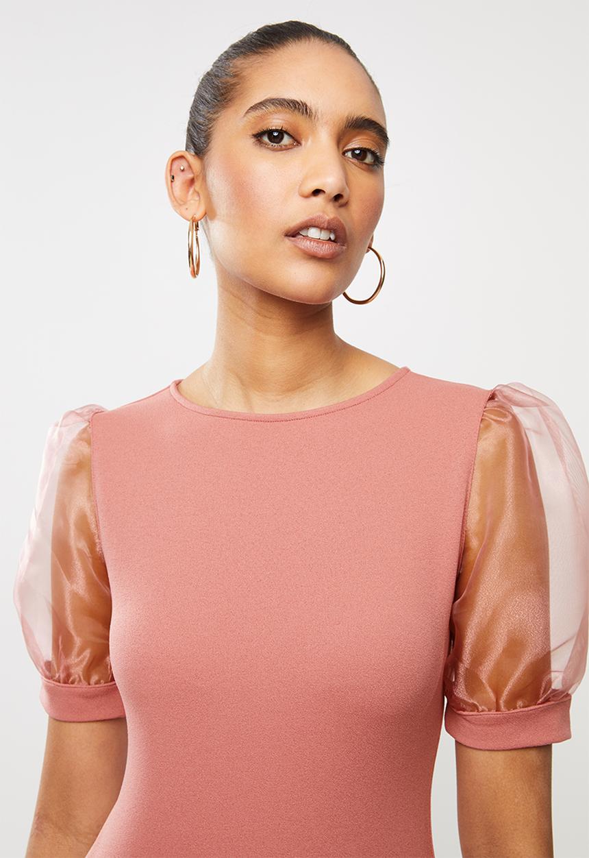 Blake - Round neck mini dress with puff sleeves - pink