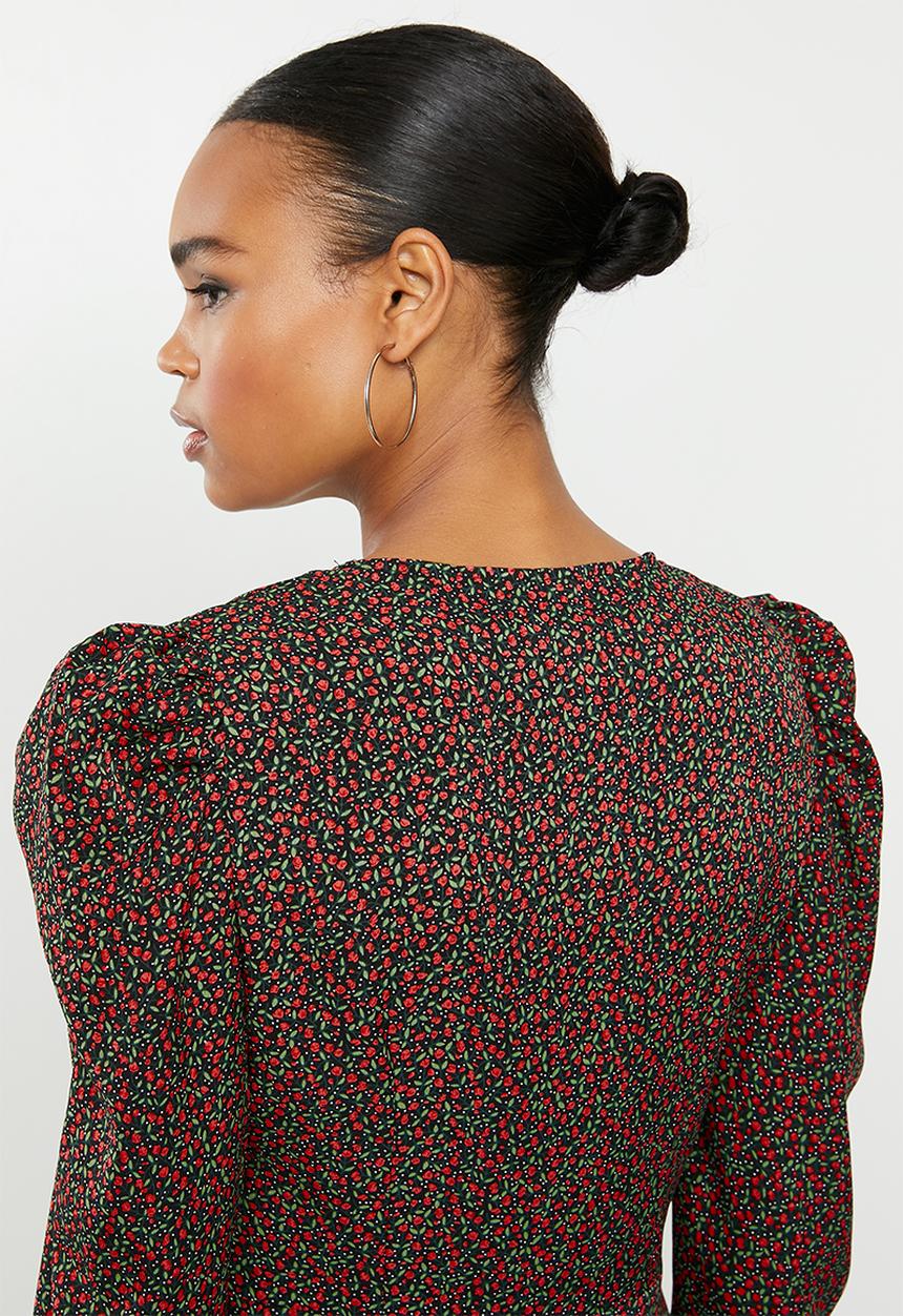 Missguided - Puff sleeve button through tea dress ditsy floral - black & red 