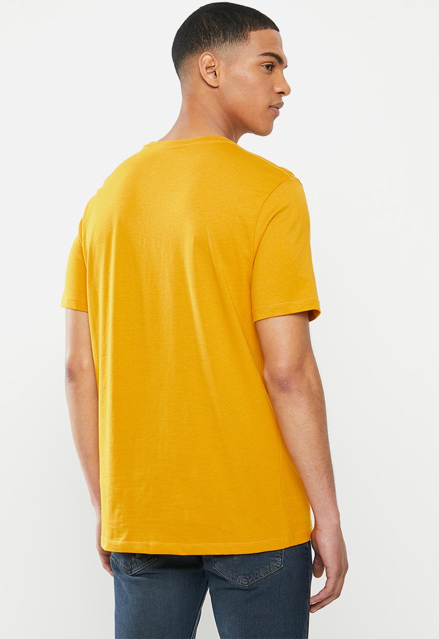 Levi’s® - Housemark graphic tee - golden yellow