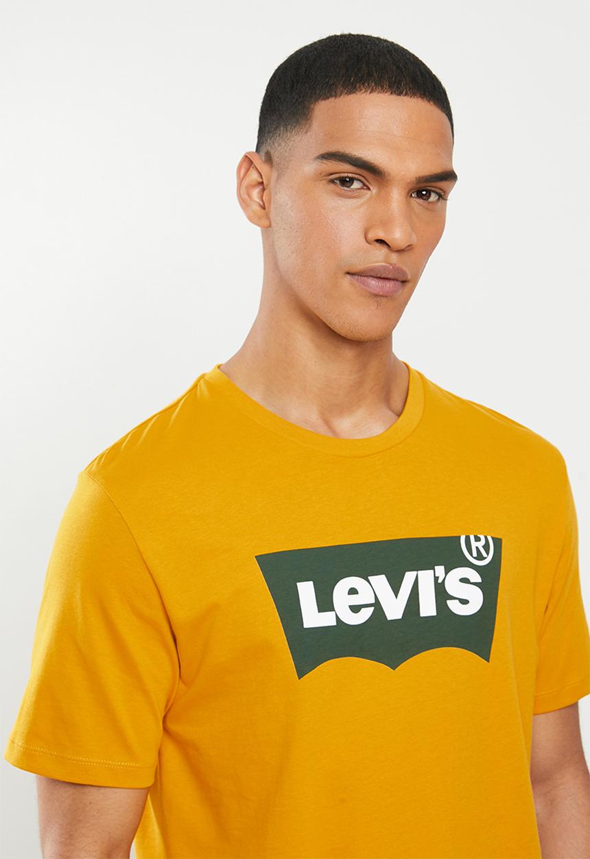Levi’s® - Housemark graphic tee - golden yellow