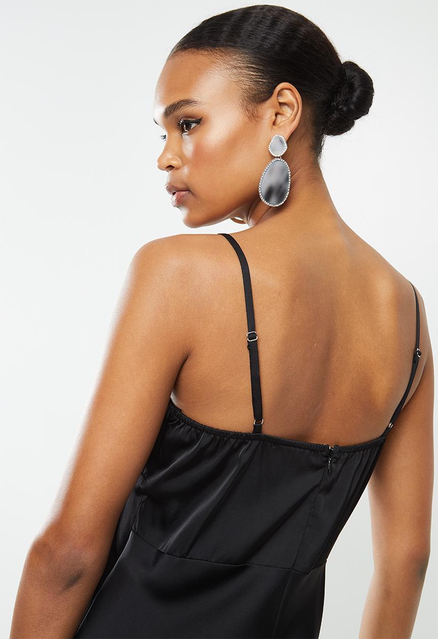 Missguided - Ruched bust strappy satin midi dress - black