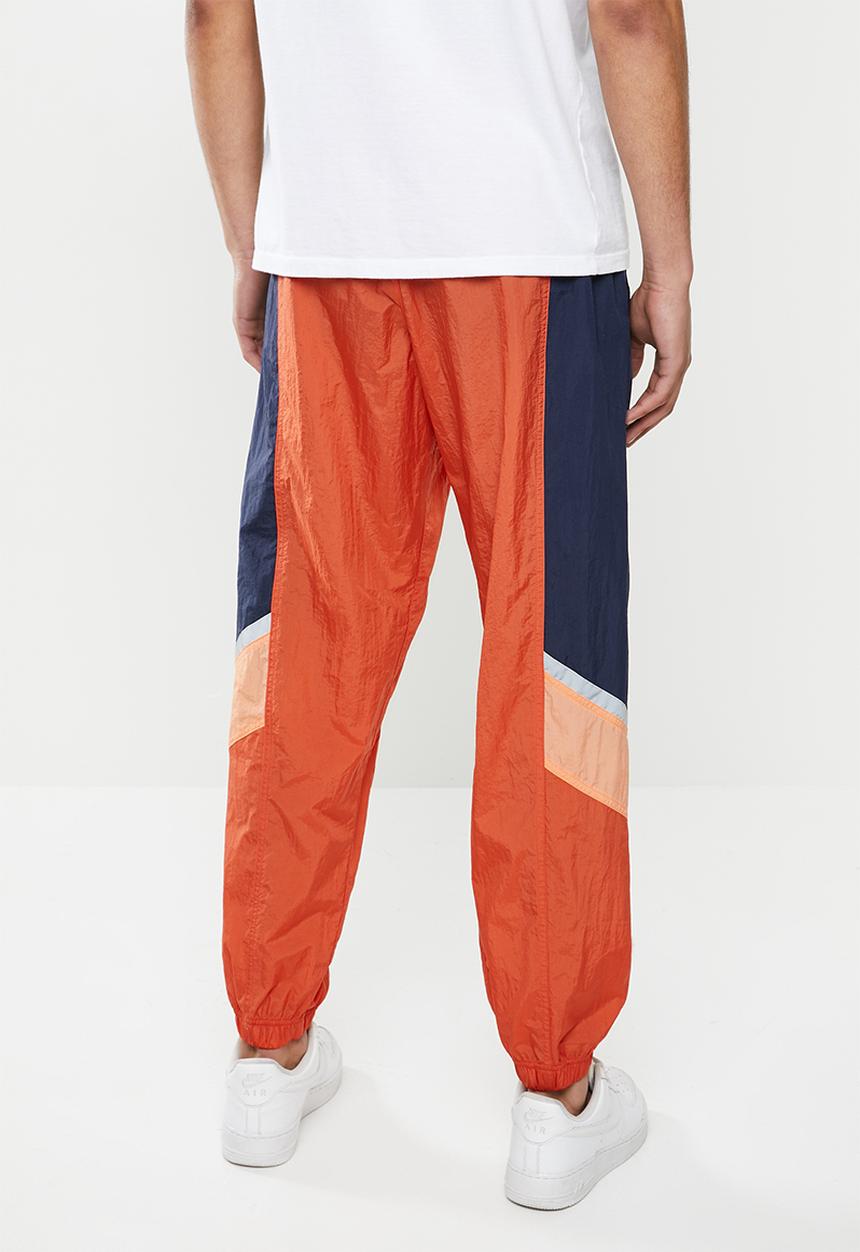 Nike - Nike sportswear he wr+ unld woven pants - orange & navy