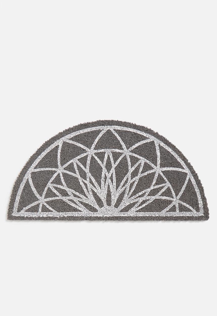 Present Time - Fairytale doormat - grey & white 