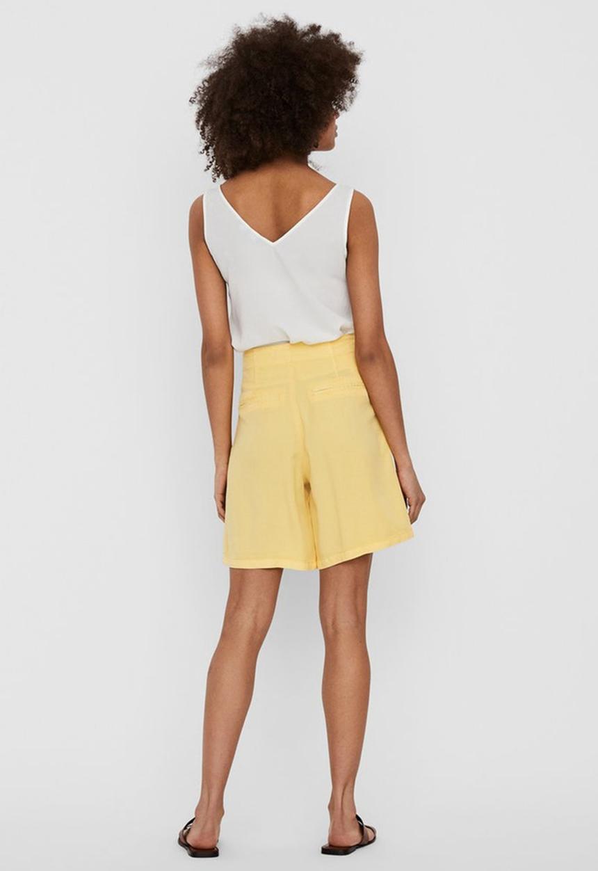 Vero Moda - Laura highrise loo knot belt long shorts - yellow