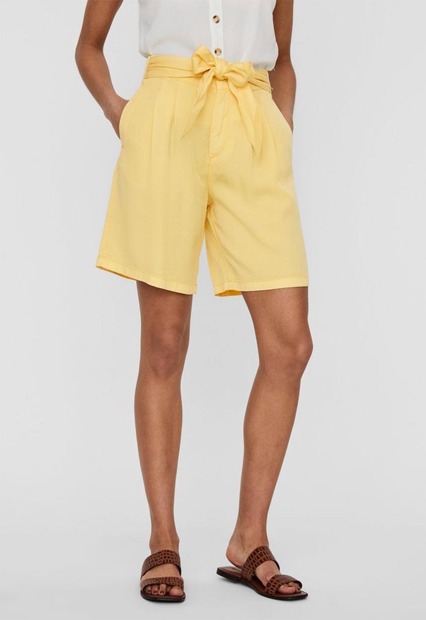 Vero Moda - Laura highrise loo knot belt long shorts - yellow