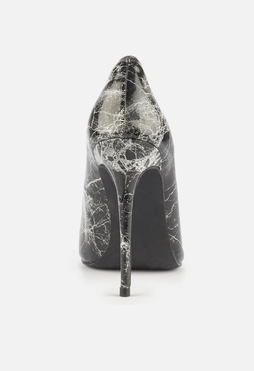 Miss Black - Granite court - black & white 
