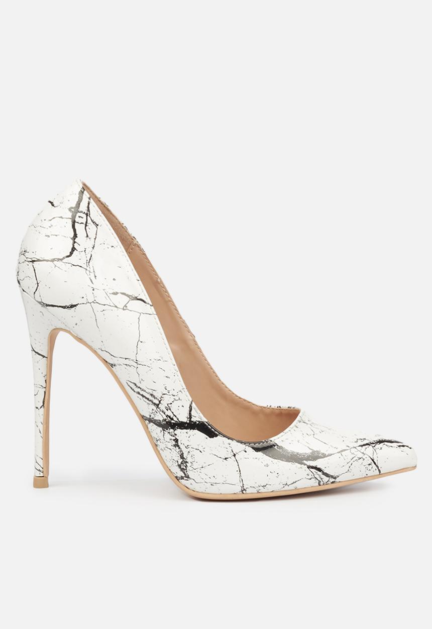 Miss Black - Granite court - white & white