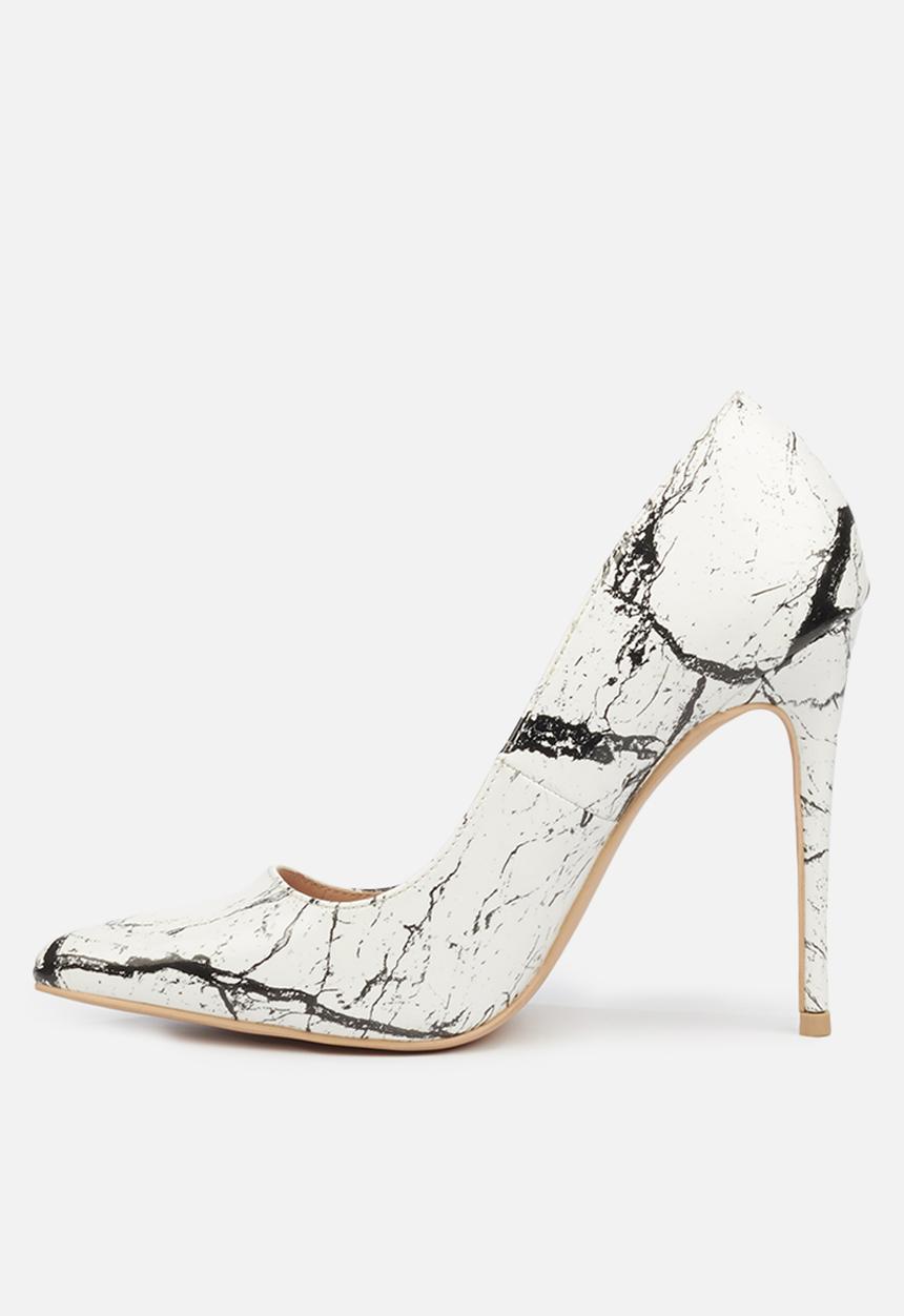Miss Black - Granite court - white & white