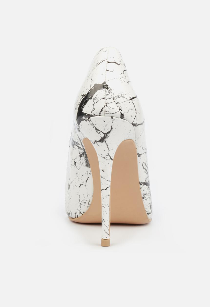 Miss Black - Granite court - white & white