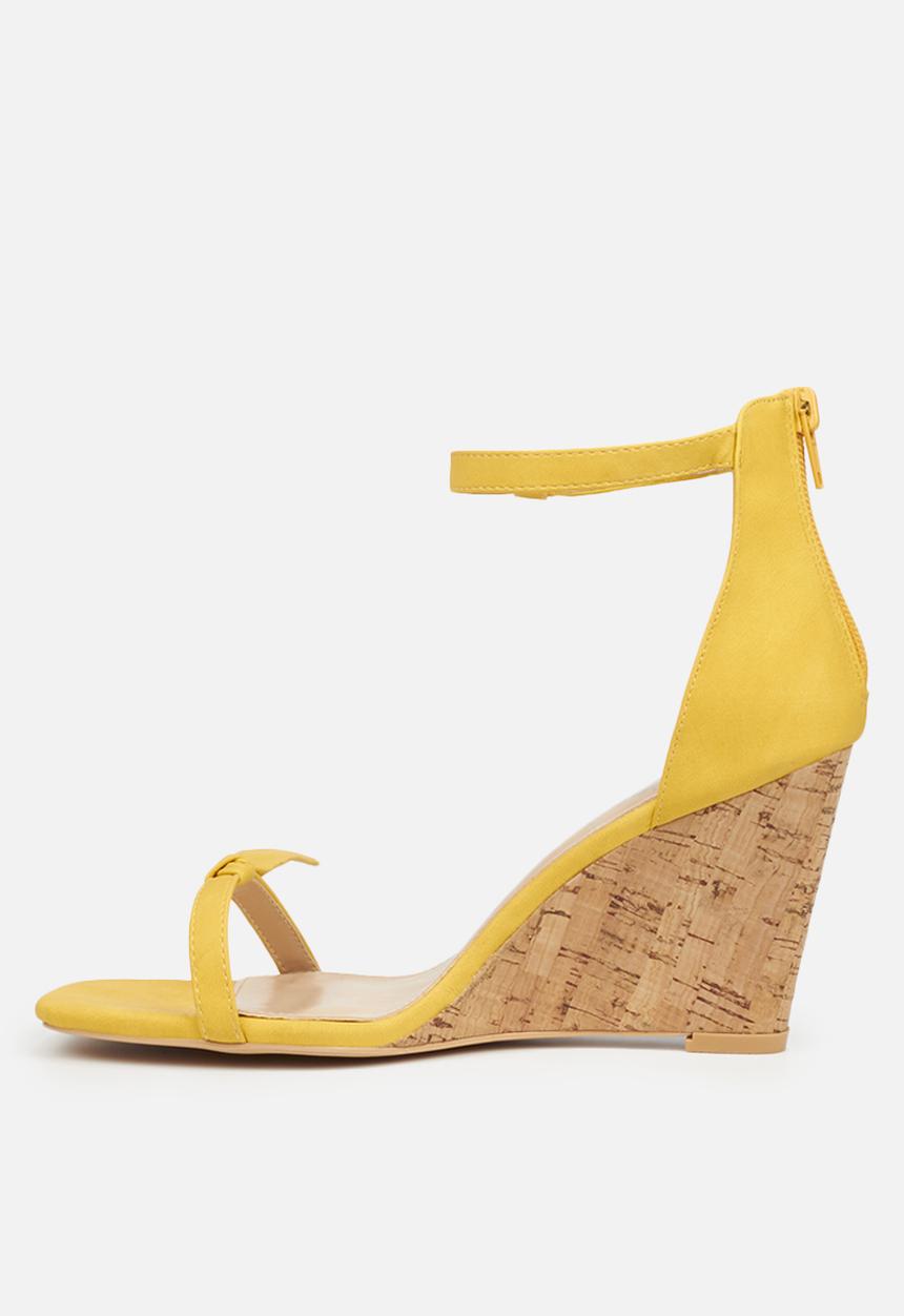 Miss Black - Cosma wedge - yellow