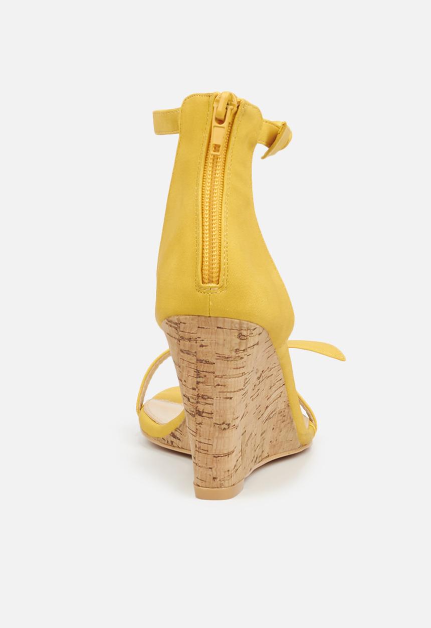 Miss Black - Cosma wedge - yellow