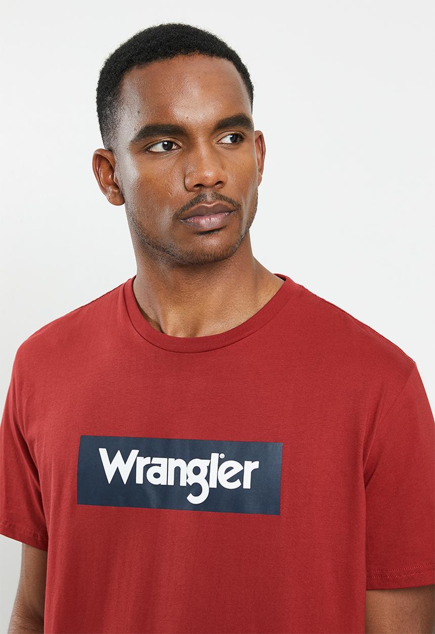 Wrangler - Rectangle logo tee - red dahila