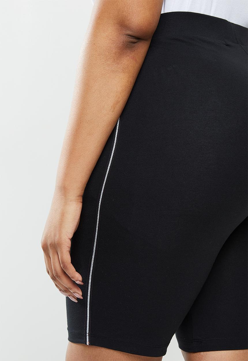 Vero Moda - Plus milo shorts - black