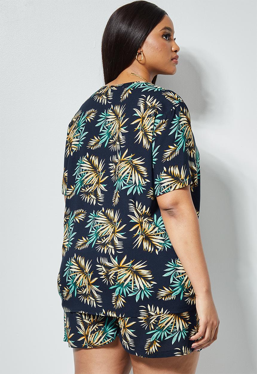 Superbalist - Boxy v-neck blouse - navy palm print