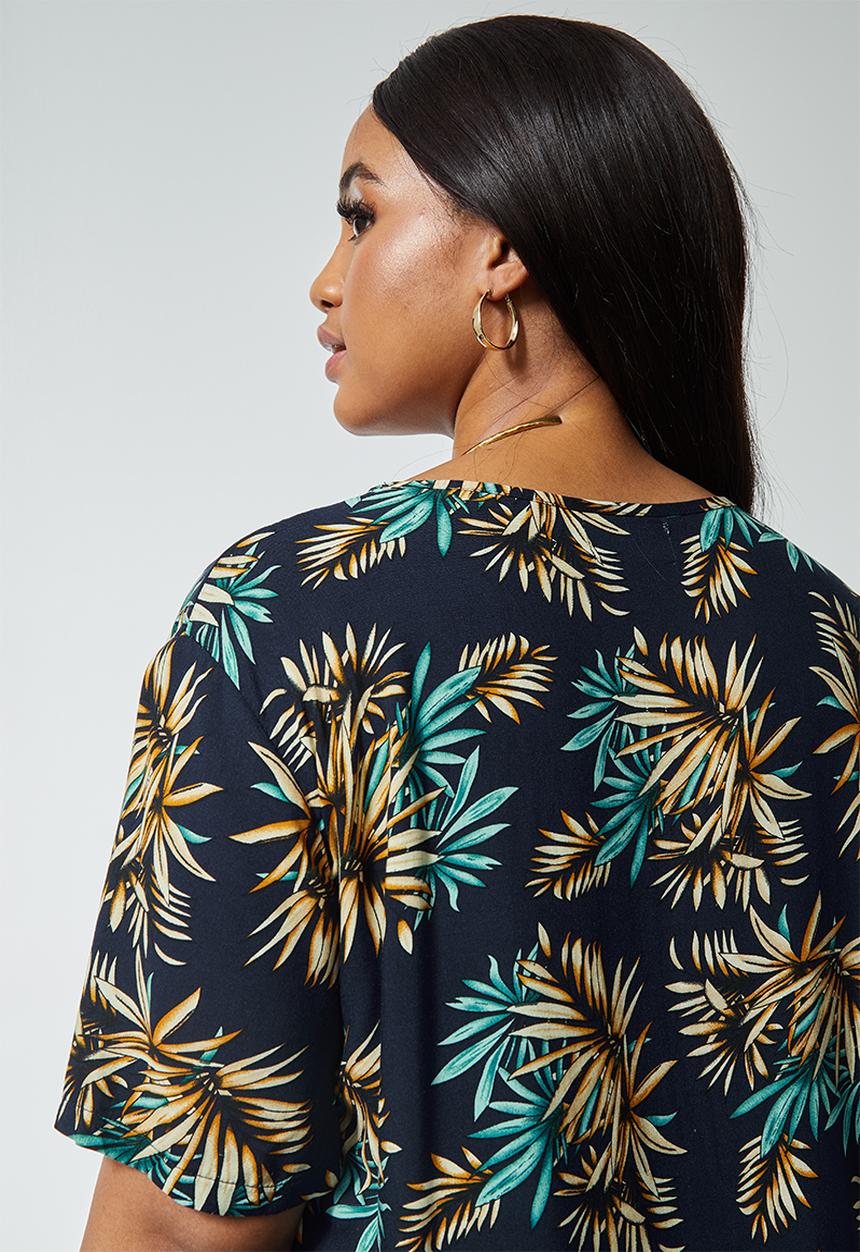 Superbalist - Boxy v-neck blouse - navy palm print
