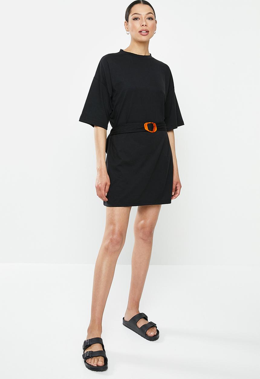 Missguided - Oversized T-shirt dress short sleeve tortoise belt - black
