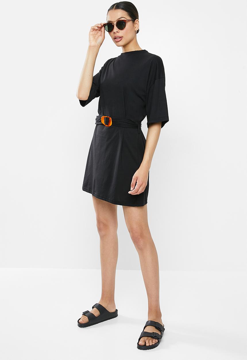 Missguided - Oversized T-shirt dress short sleeve tortoise belt - black