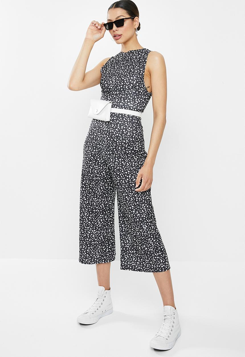 Missguided - Mono print racer neck culotte jumpsuit - black & white 