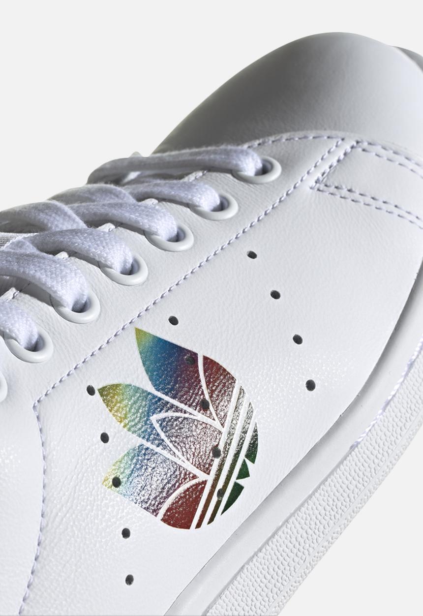 adidas Originals - Stan smith shoes - cloud white / core black / gold metallic