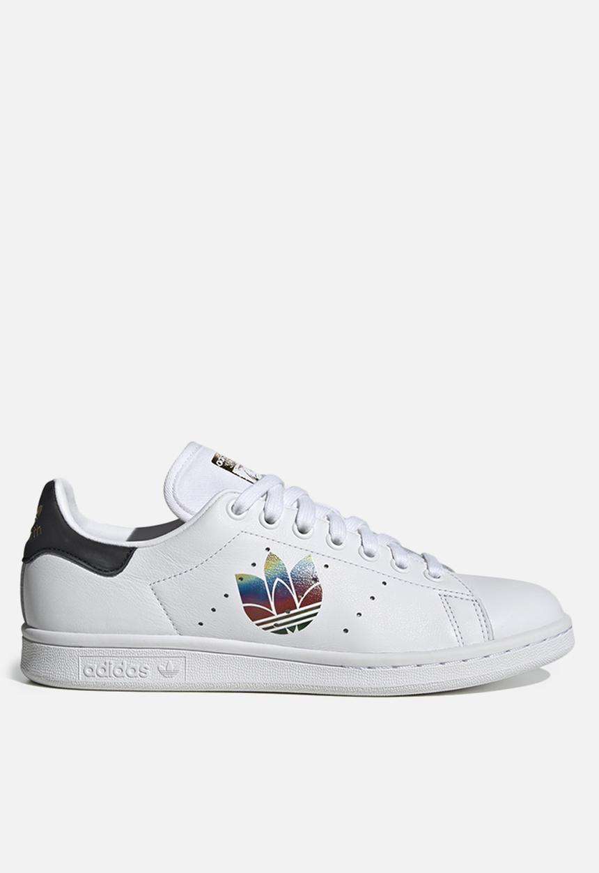adidas Originals - Stan smith shoes - cloud white / core black / gold metallic