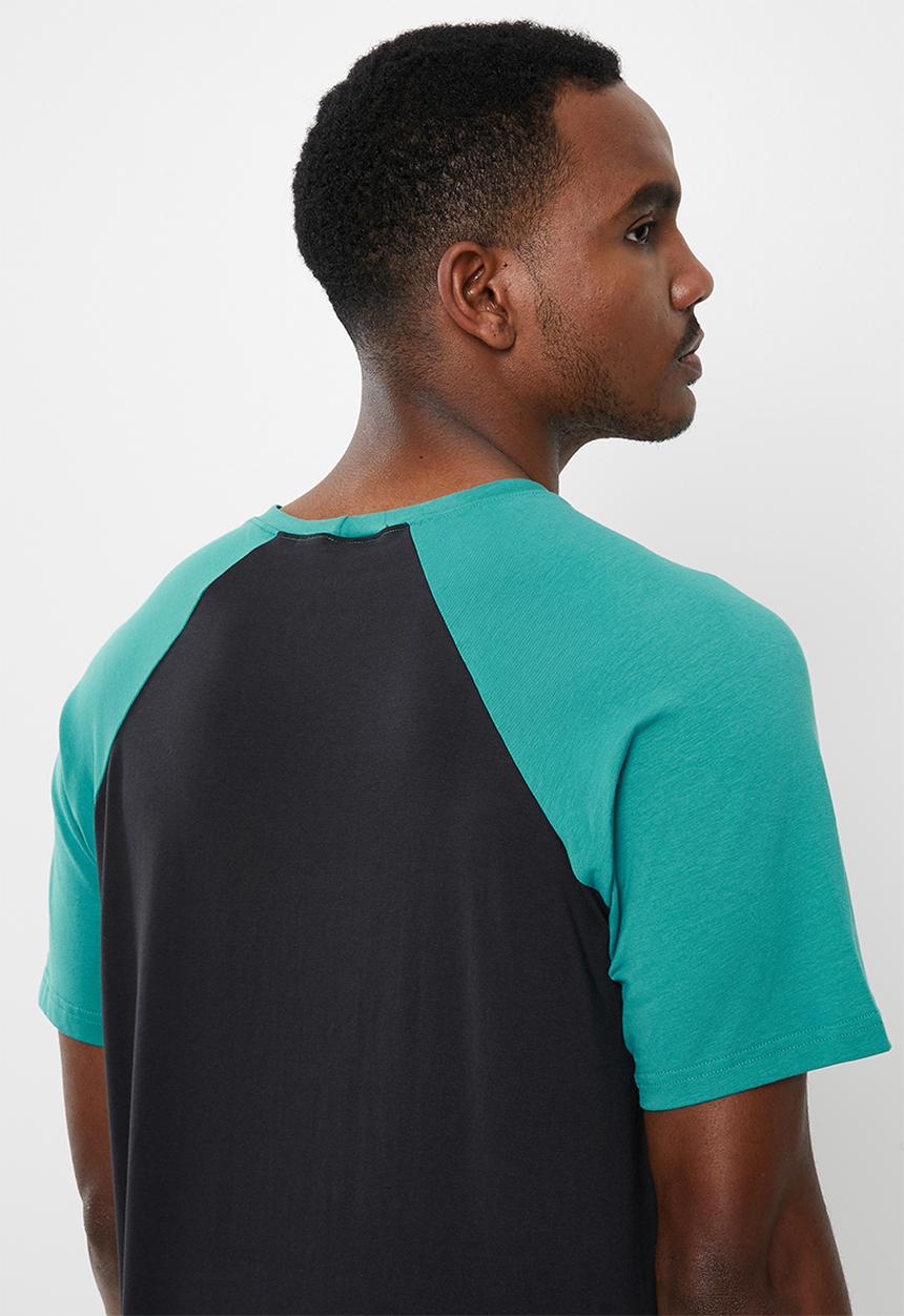 Jockey - Raglan colour blocked tee - black & turquoise