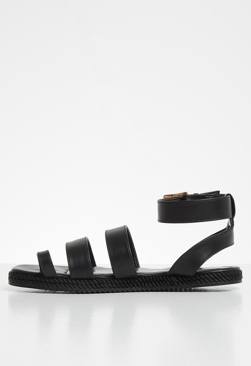 Plum - Sanna sandal - black