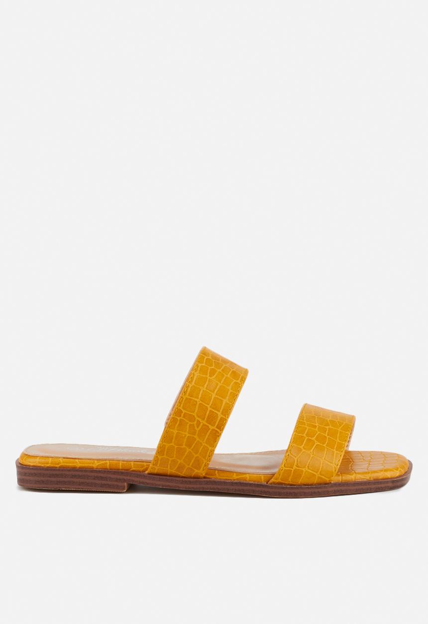 Miss Black - California slide - yellow