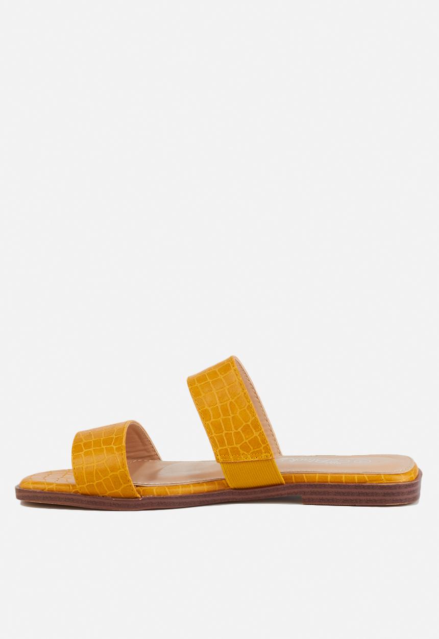 Miss Black - California slide - yellow