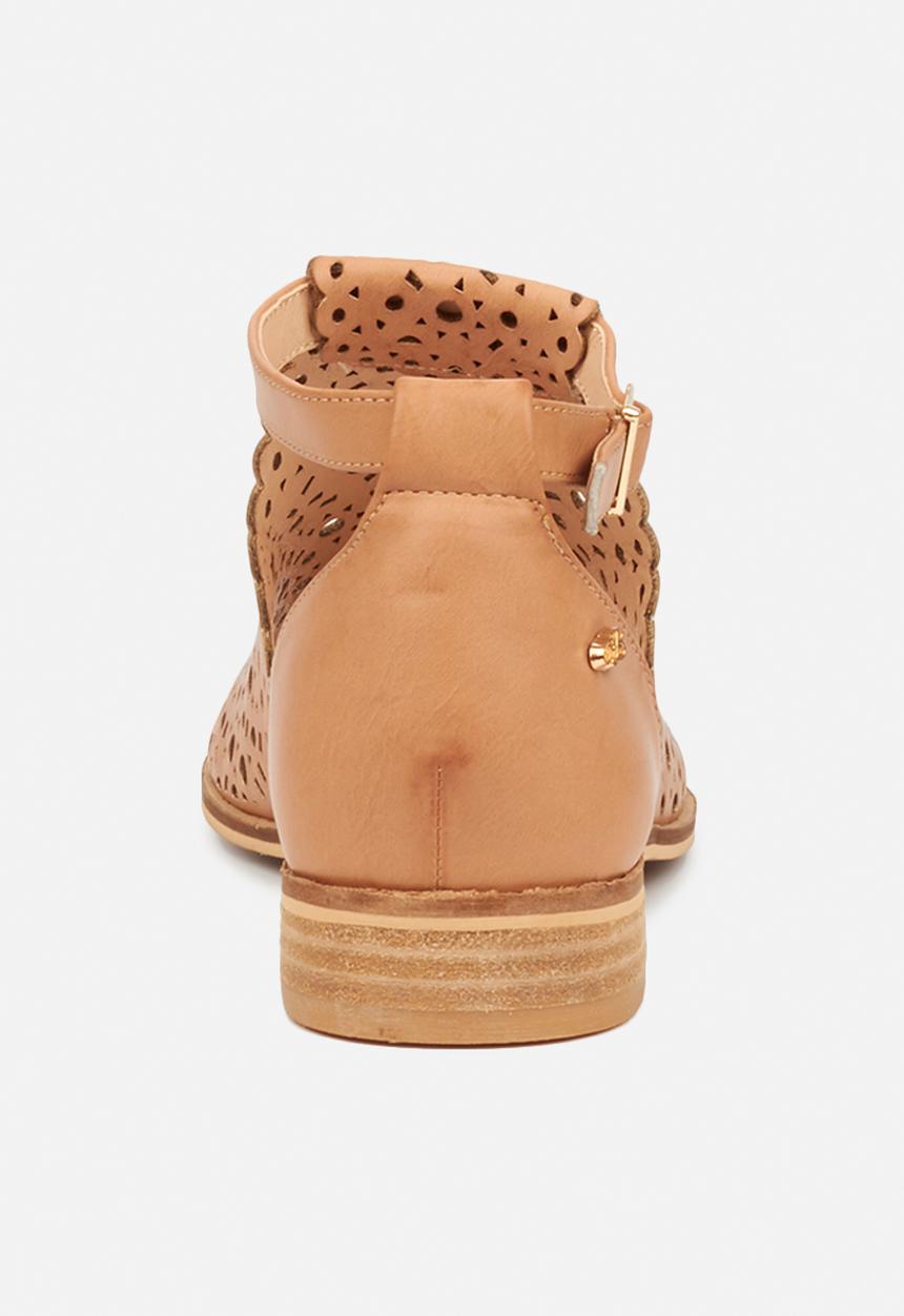 Miss Black - Kerry peep toe - nude