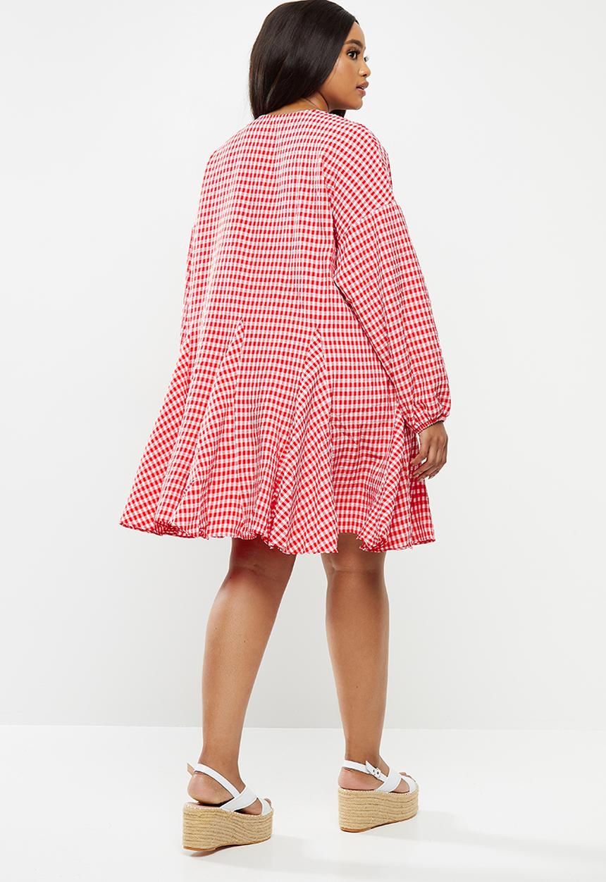 Glamorous - Plus size gingham swing dress with front tie - pink & red