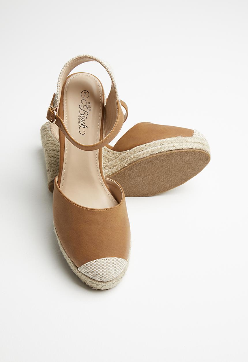 Miss Black - Hooked wedge - tan