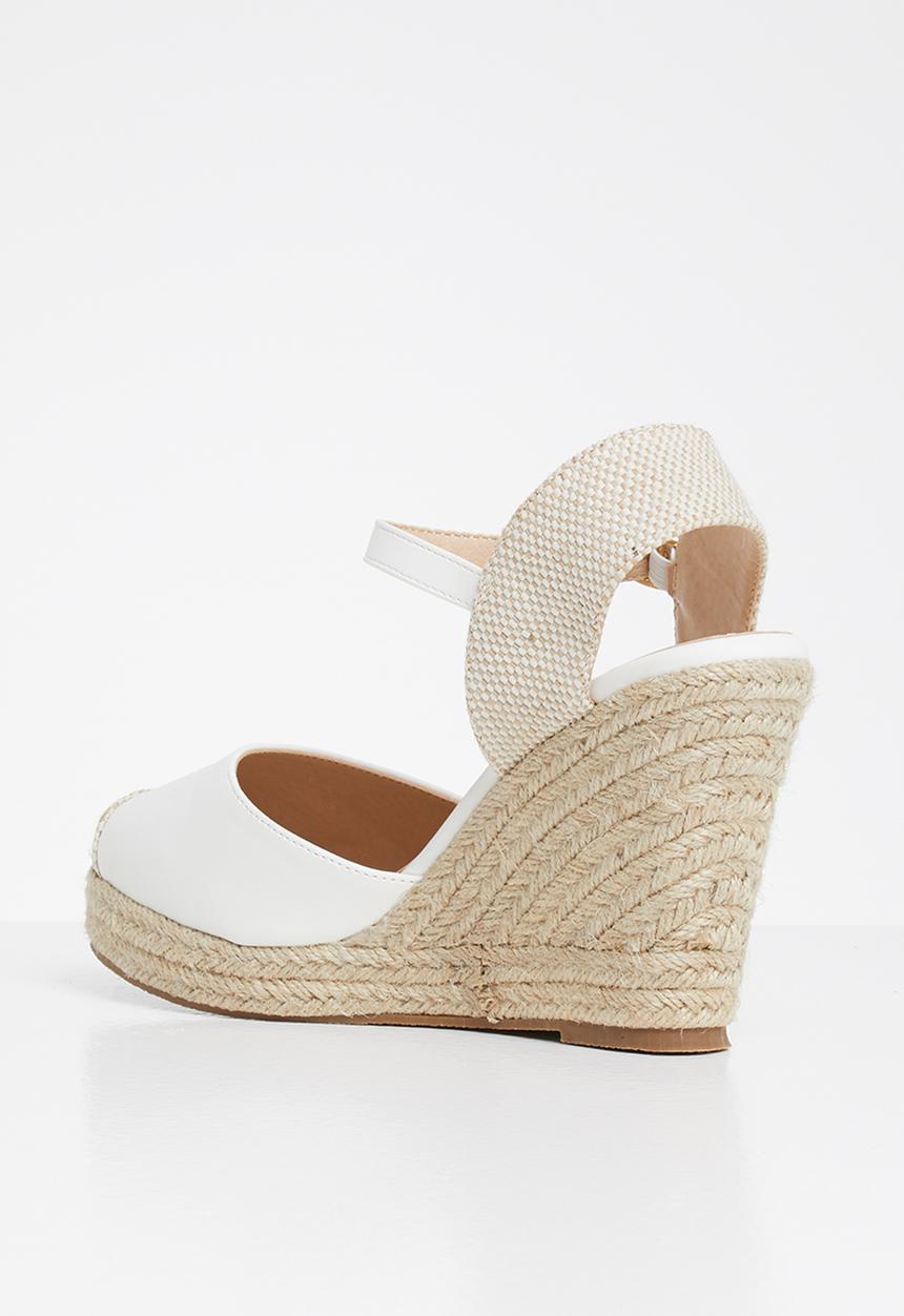 Miss Black - Hooked wedge - white