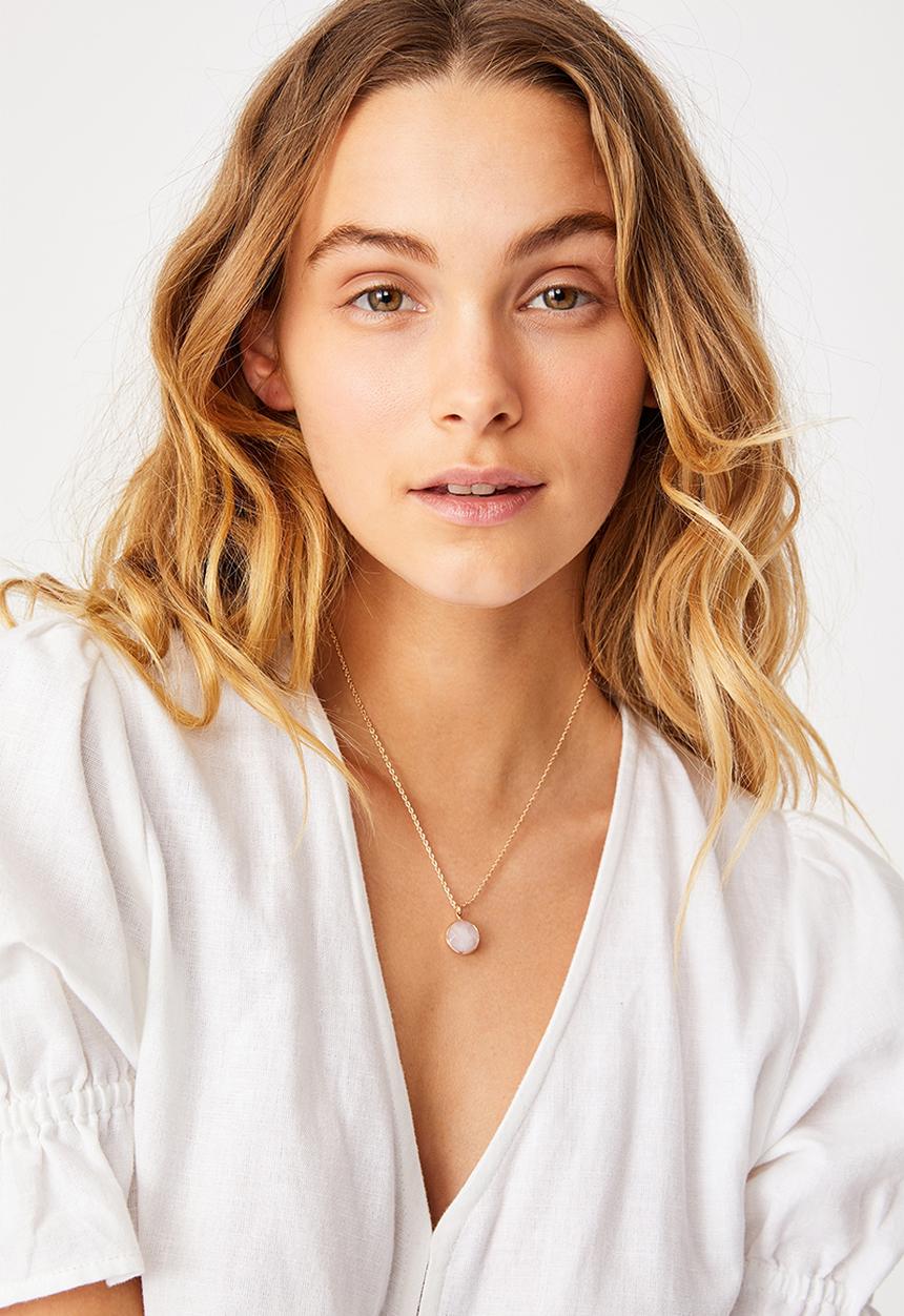 Rubi - Treasures short pendant necklace - rose quartz