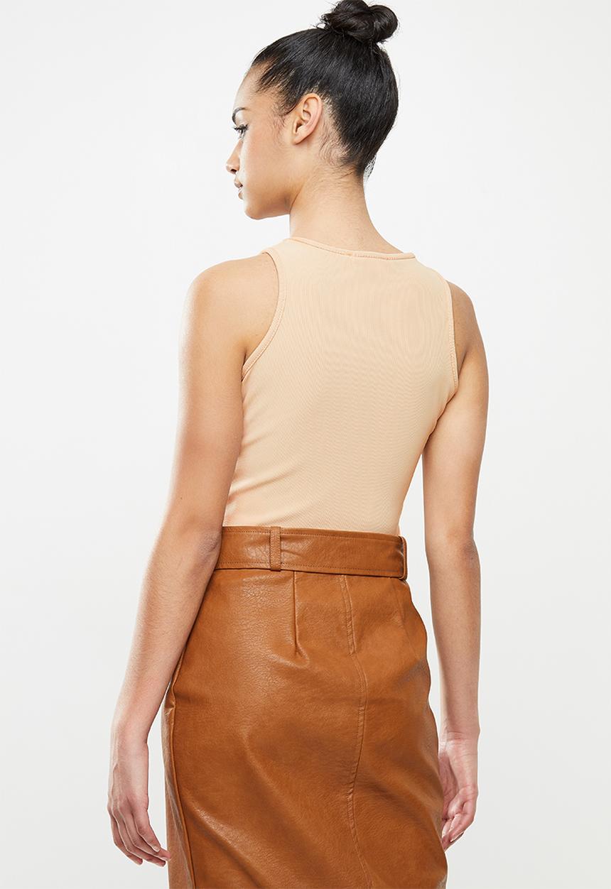 Missguided - Petite ribbed racer back bodysuit - tan