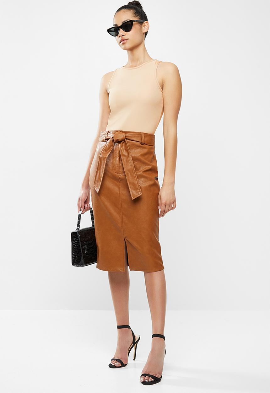 Missguided - Petite ribbed racer back bodysuit - tan