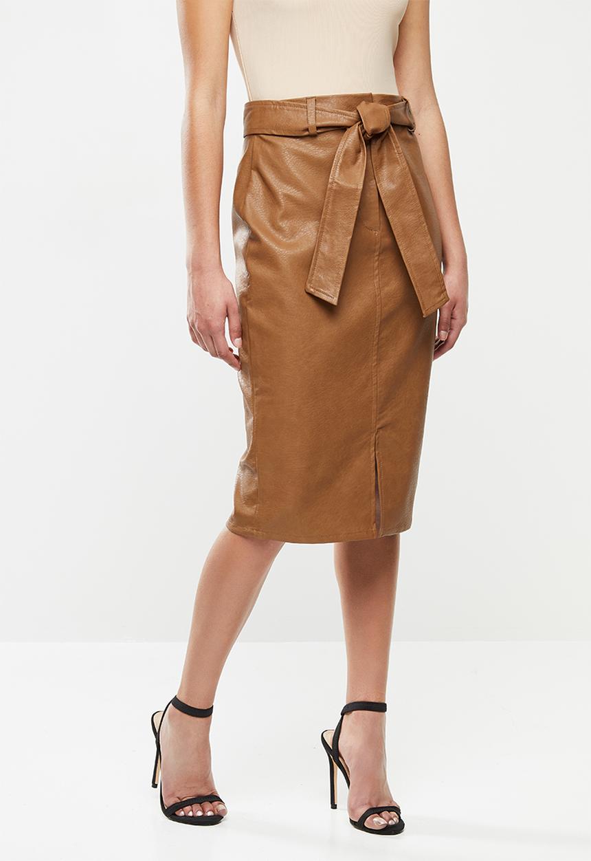 Glamorous - Petite Pu midi skirt with tie waist - brown