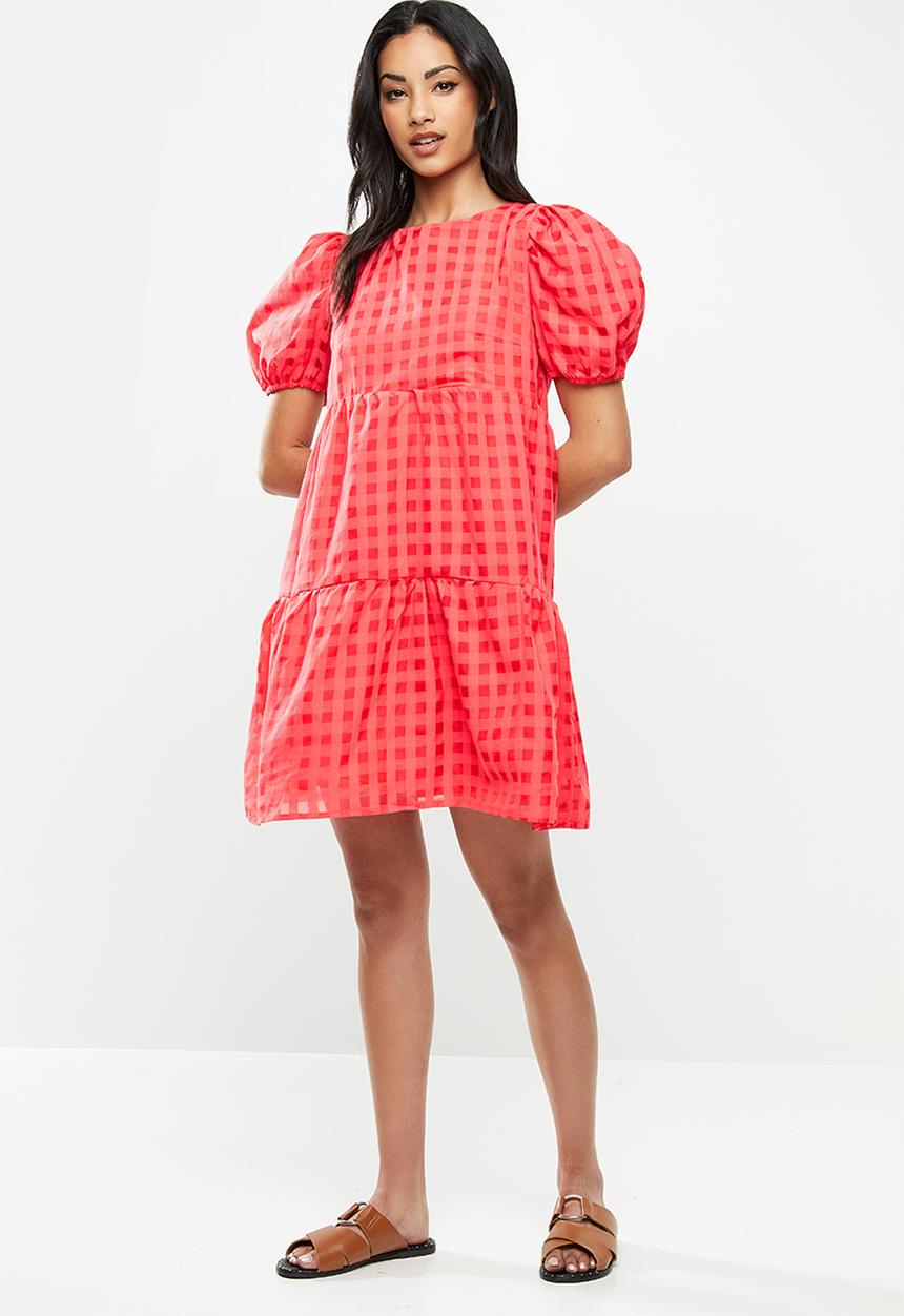 Glamorous - Petite Puff sleeve tiered mini dress - red
