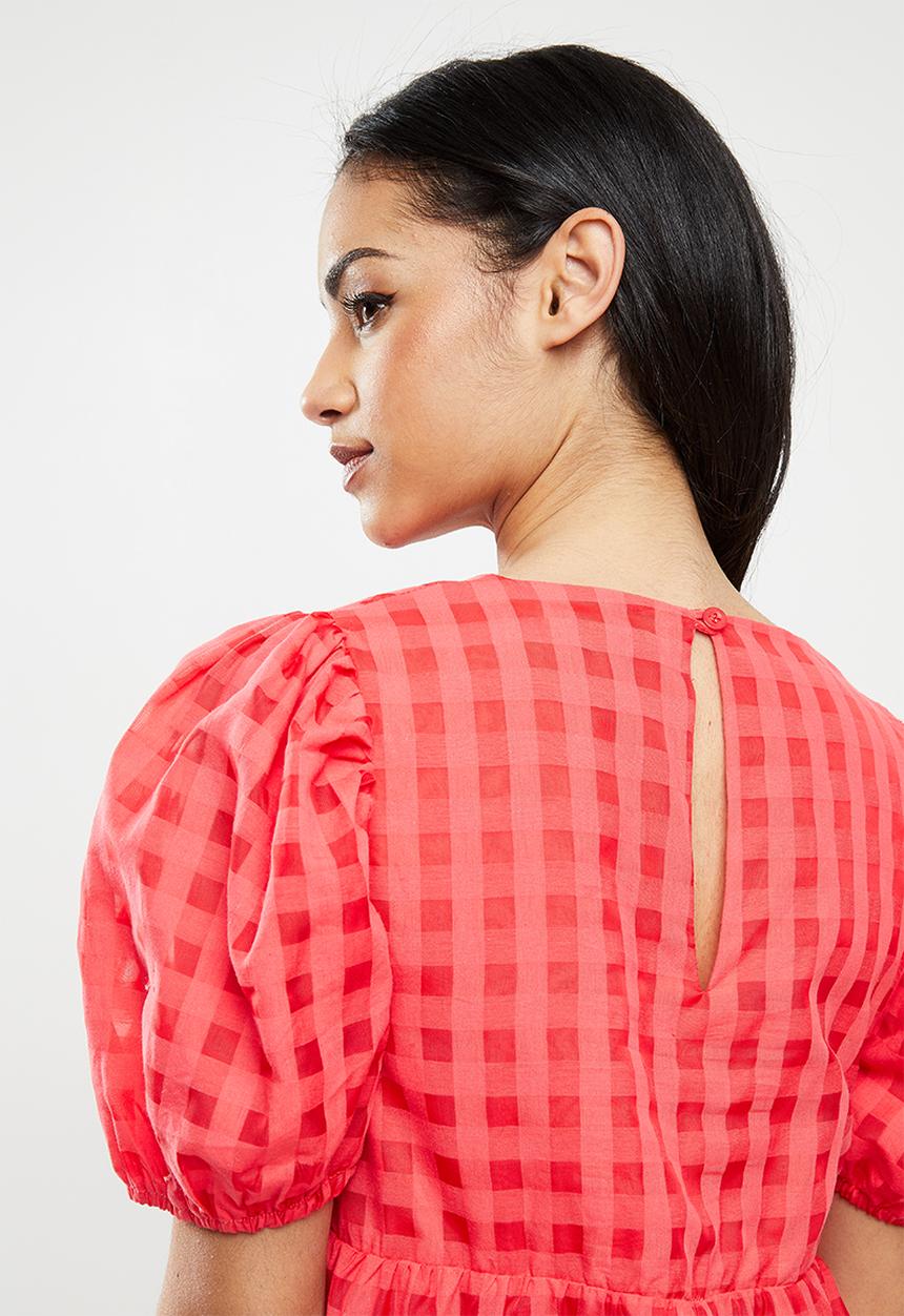 Glamorous - Petite Puff sleeve tiered mini dress - red