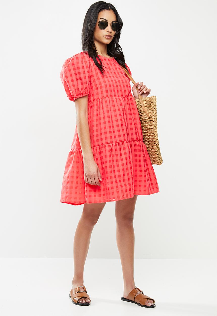 Glamorous - Petite Puff sleeve tiered mini dress - red